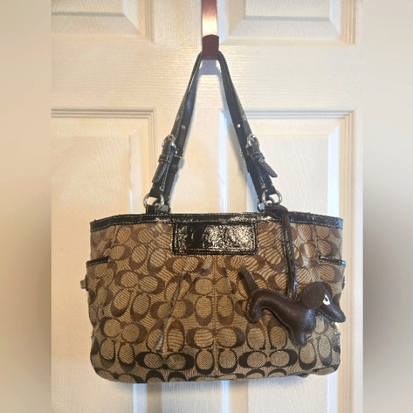 Coach Handbags - Coach Shoulderbag Signature Canvas & Leather